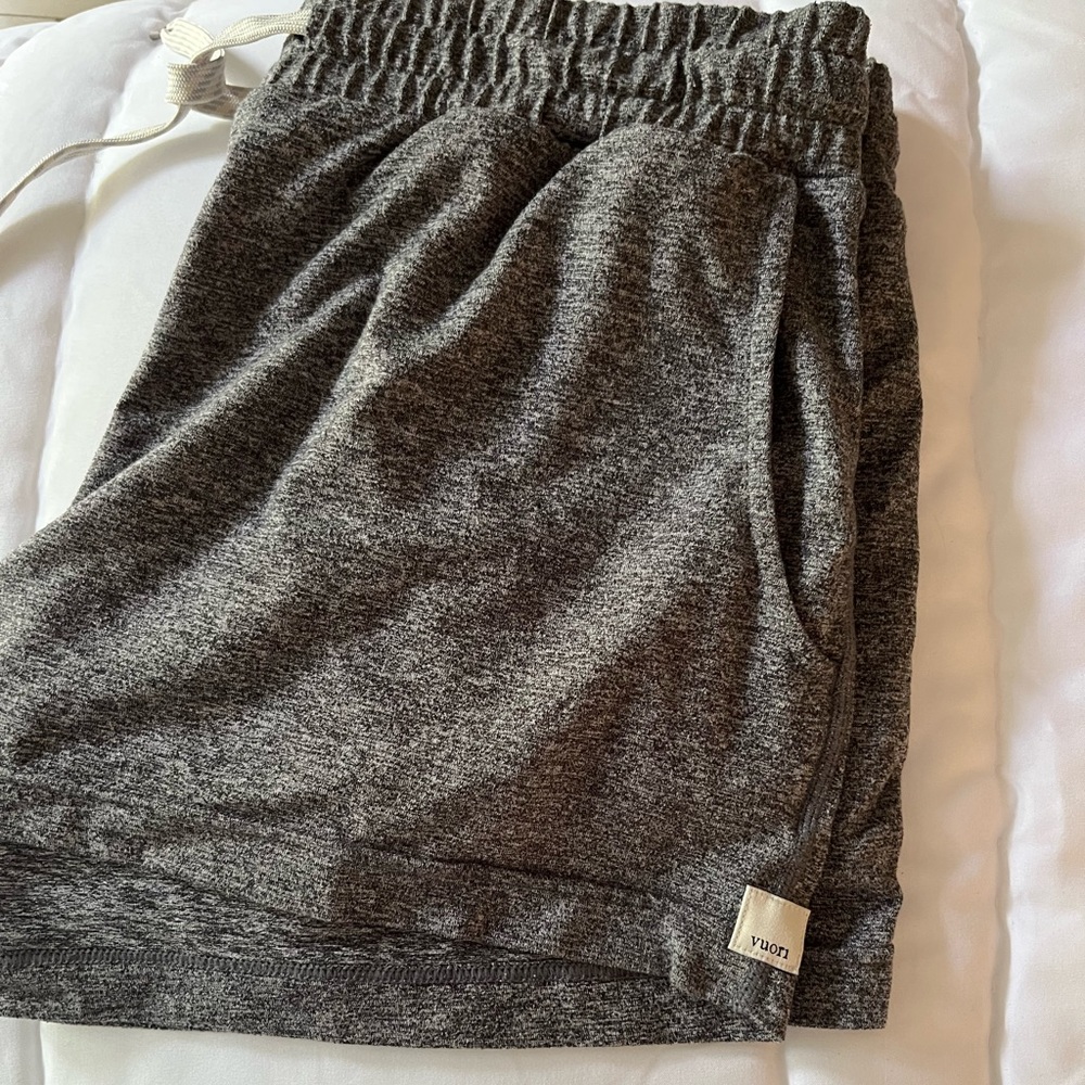 Vuori Shorts